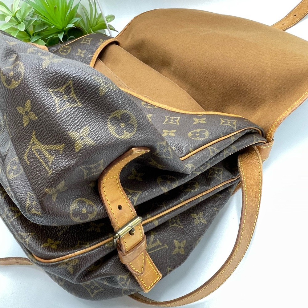 AUTHENTIC Louis Vuitton Monogram Saumur 43 - Picture 14 of 15
